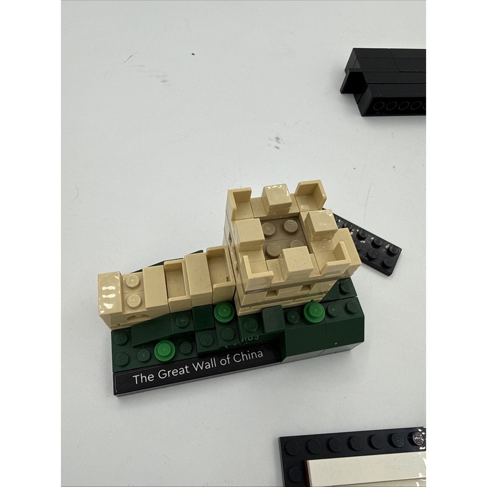 LEGO ARCHITECTURE: World of Wonders (40585) VIP Exclusive Missing A Few Pieces - Picture 3 of 9